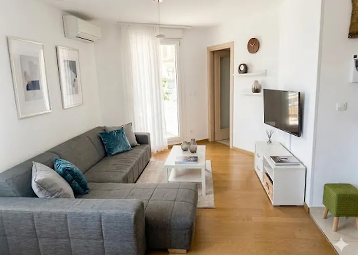 Znjan Park And Apartman